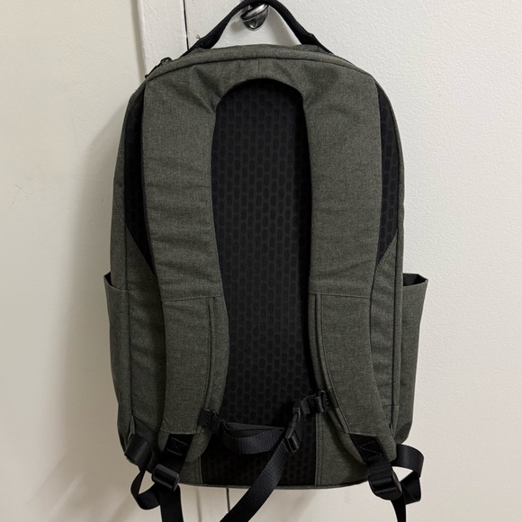 Lululemon Cruiser Backpack - Picture 2 of 6